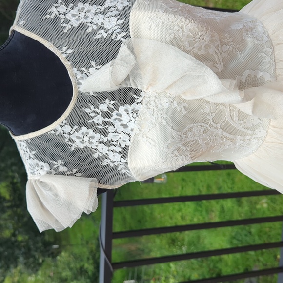 Floral Lace Dress - Picture 2 of 6